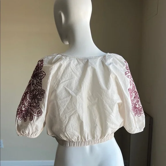 Elegant Cream Women's Top. - Picture 5 of 11